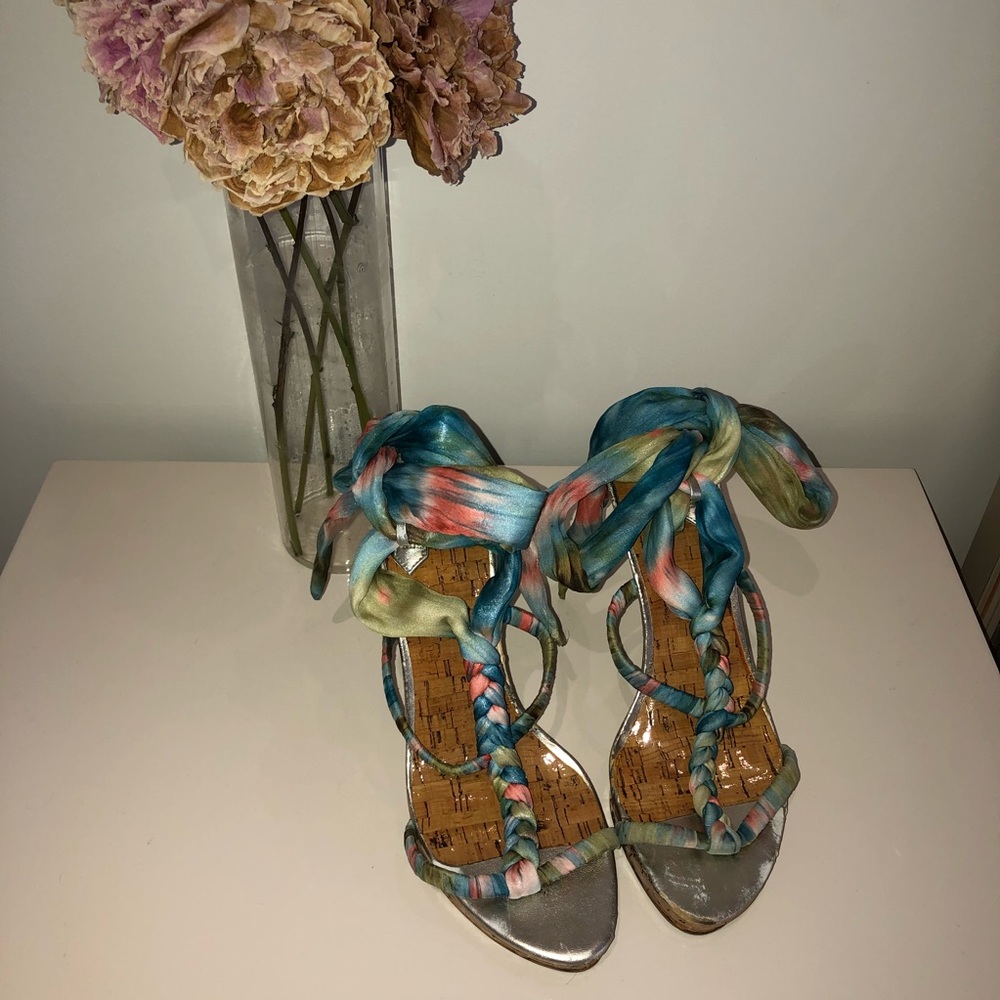 Multicoloured tie up cork herls  size 8
